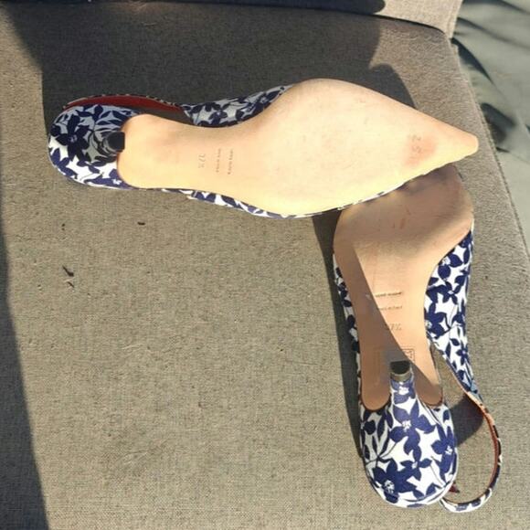 Blue and white Floral Kitten heel by Bettye Muller sz 37.5 - Picture 6 of 6